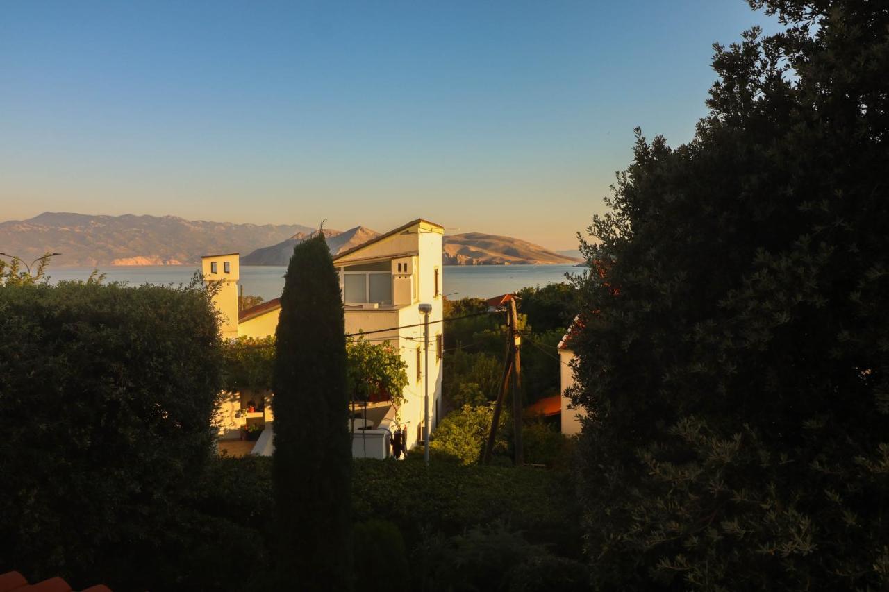 Apartments Blue And Green With Balcony Baška Kültér fotó